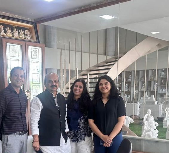 Sri Basavaraj Bommai Ji with the Stones Gallery team during the showroom visit